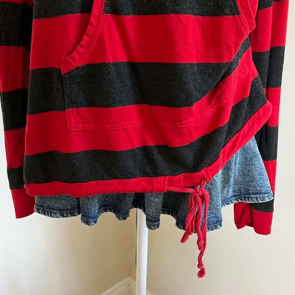 Vintage Y2K Emo Scenecore Mall Goth Red Charcoal Gray Striped Sweater Top L-XL - Picture 4 of 9